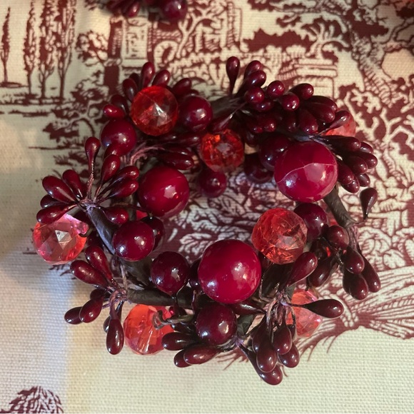 Tabletop SET of 8 Napkin Rings in Deep Red with sparkle, elegant - Picture 7 of 7